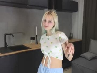 oraflood teen who loves to flash during her sex session