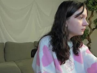 esmefurr teen seductress showing off her immaculate, sexy feet live on cam