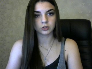 daisy-777- young girl who like to show live sex via webcam