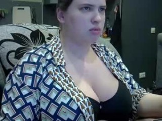 1lindsey1 BBW teasing her pussy live on sex cam