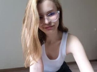 elsa_limerence teen doing it solo, pleasuring her little pussy live on webcam