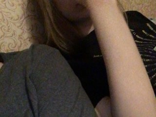 poppyart young cam girl couple doing everything you ask them in a sex chat 