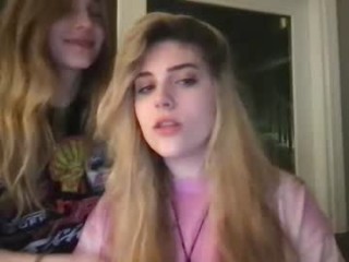 snowxbunny1228 couple doing everything you ask them in a sex chat 