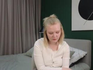 peacebarritt blonde and her wet little pussy, live on webcam