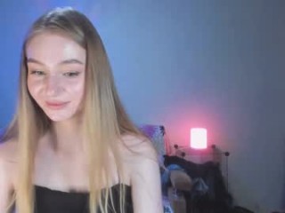 mila_blushh blonde teen and her wet little pussy, live on webcam