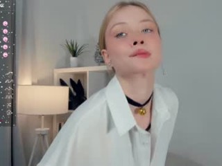 gust_ofwind teen doing it solo, pleasuring her little pussy live on webcam