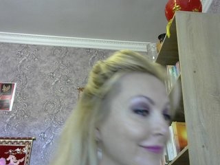 janesne blonde and her wet little pussy, live on webcam