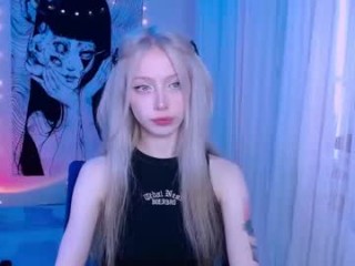 katorysan blonde and her wet little pussy, live on webcam