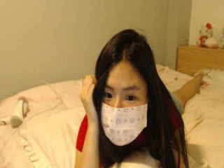 kawaiimimikyu young cam girl seductress showing off her immaculate, sexy feet live on cam