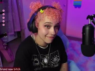 _fairyslvt doing it solo, pleasuring her little pussy live on webcam