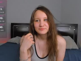 gwendolynbufkin doing it solo, pleasuring her little pussy live on webcam