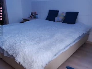 emptyhunters slut that gives the sloppiest blowjobs live on sex cam
