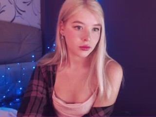 baby_white_tiger doing it solo, pleasuring her little pussy live on webcam