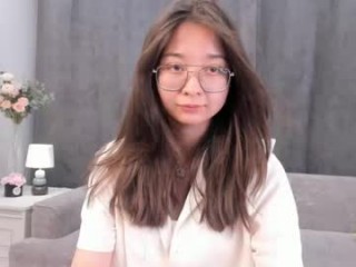 cwenbryan Asian teen that gets wetter from all the hot sex cam attention