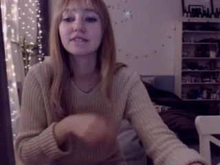 twix_girl young cam girl seductress showing off her immaculate, sexy feet live on cam