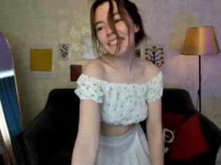 sammy_bunnyy teen cam girl broadcasts live sex via webcam