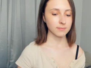 darlinehaler teen minx with an incredibly wet pussy seducing on camera