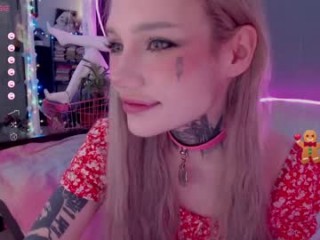molly_siu blonde teen and her wet little pussy, live on webcam