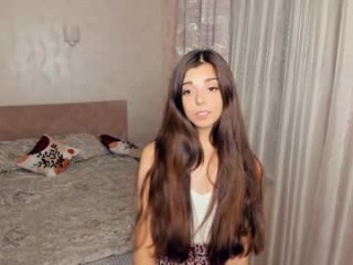 mysticshine young girl who like to show live sex via webcam