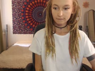luckydread young girl who like to show live sex via webcam