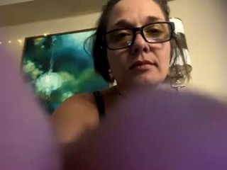 splashin777 doing it solo, pleasuring her little pussy live on webcam