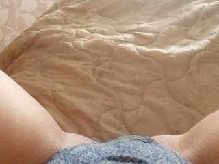 amelliaxmoon teen with a hairy pussy teasing it on a sex cam