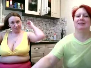nikolettared BBW teasing her pussy live on sex cam