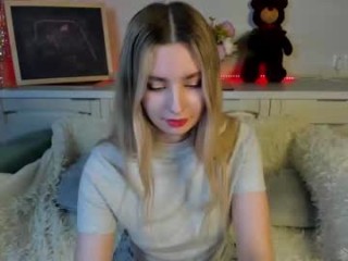 chloe_lov_ teen cam girl broadcasts live sex via webcam