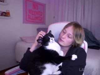 laylas_universe with a hairy pussy teasing it on a sex cam