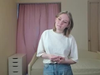 rowenacarrington live XXX cam cute young cam girl being not only cute but also horny