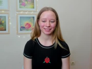 peacechauncey teen doing it solo, pleasuring her little pussy live on webcam