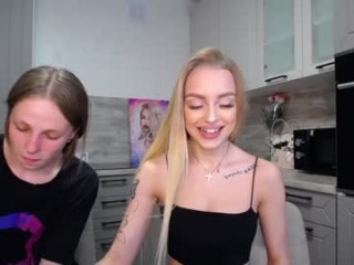 alex_uss young cam girl couple doing everything you ask them in a sex chat 