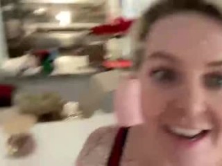 blondejj BBW teasing her pussy live on sex cam