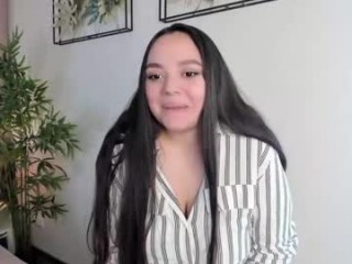 elviacrissey teen doing it solo, pleasuring her little pussy live on webcam