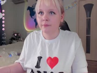 lisalaas BBW teasing her pussy live on sex cam