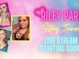 rileyparks121389 with the ability to squirt in front of an audience live