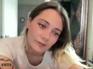 sweetcandyangel slut that gives the sloppiest blowjobs live on sex cam