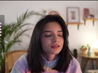 urcutelinda sexy-ass young cam girl who loves doggy more than anything