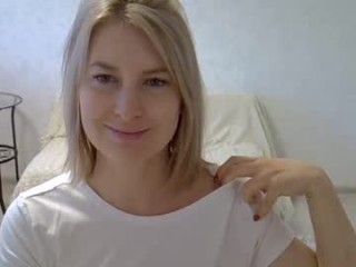 kelly_littlex milf cam girl doing it solo, pleasuring her little pussy live on webcam