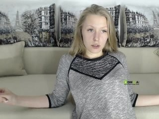 -aisha- blonde and her wet little pussy, live on webcam