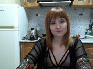 lisa-liza redhead being naughty and seductive on a live webcam
