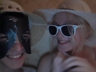 nickoool young cam girl couple doing everything you ask them in a sex chat 