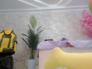 novaaskyy slut that gives the sloppiest blowjobs live on sex cam