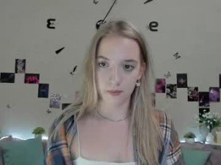 the_scarlet_flower_ young girl who like to show live sex via webcam