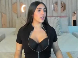 1m_valery doing it solo, pleasuring her little pussy live on webcam