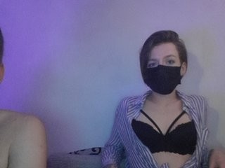 alluwant young cam girl couple doing everything you ask them in a sex chat 