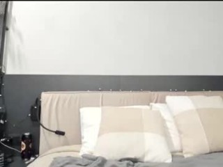 ms_mel doing it solo, pleasuring her little pussy live on webcam