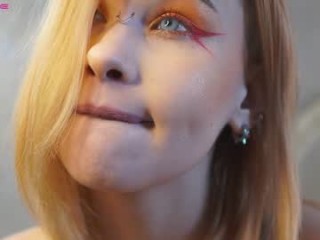 lucyjasmine teen minx with an incredibly wet pussy seducing on camera