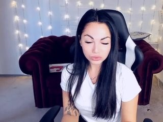 raylenee the most beautiful brunette live on sex cam