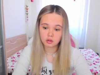 miss__selena bisexual fucking boys and girls live on sex camera
